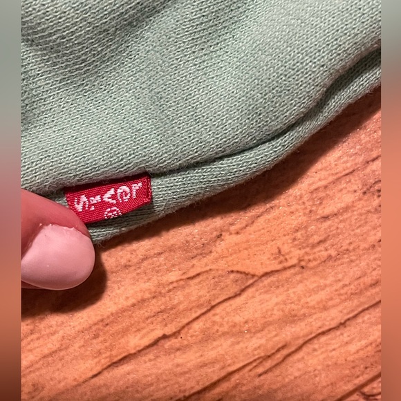 Levi’s vintage green light weight sweater - Picture 3 of 6